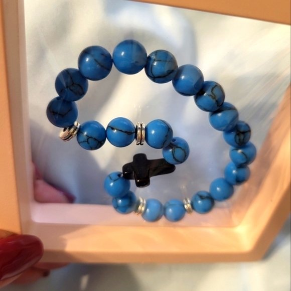 New in box Blue Beads Bracelet Cross - Picture 1 of 3
